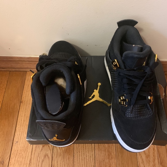 ROYALTY - Picture 3 of 4